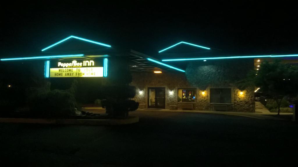 Pepper Tree Inn Beaverton Exterior photo