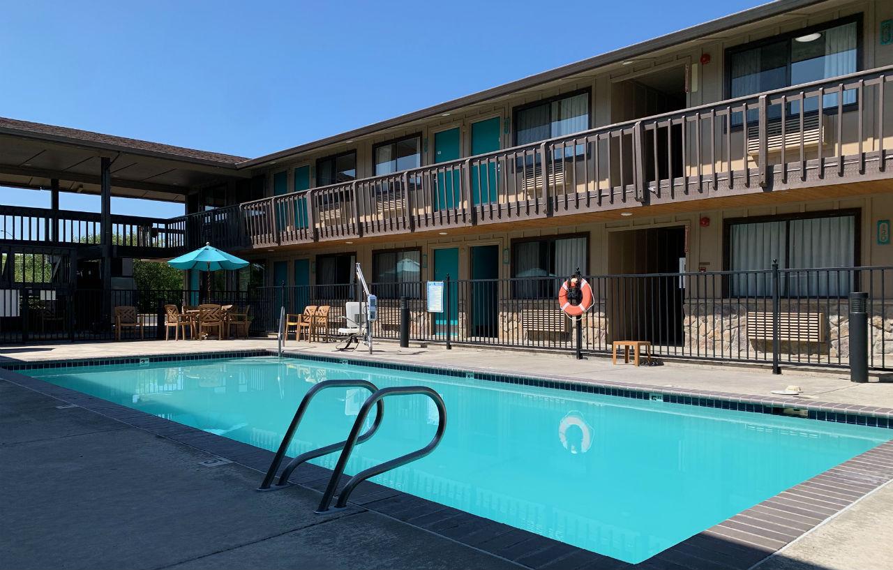 Pepper Tree Inn Beaverton Exterior photo